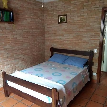 Pousada Casa Do Gustavo Гуаружа Экстерьер фото